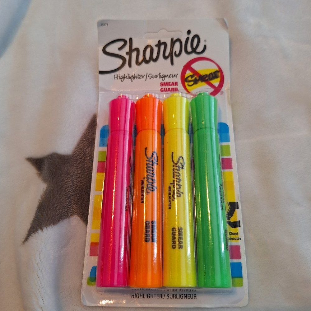 Sharpie Accent Tank-Style Highlighters, Assorted Colors, Chisel Tip,‎ 4-Count